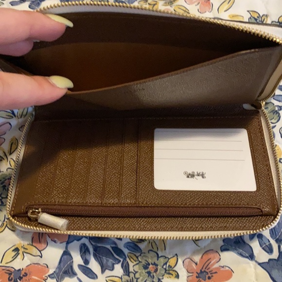 New White Coach wristlet wallet with larger inside pocket for phone or checkbook - Picture 5 of 8